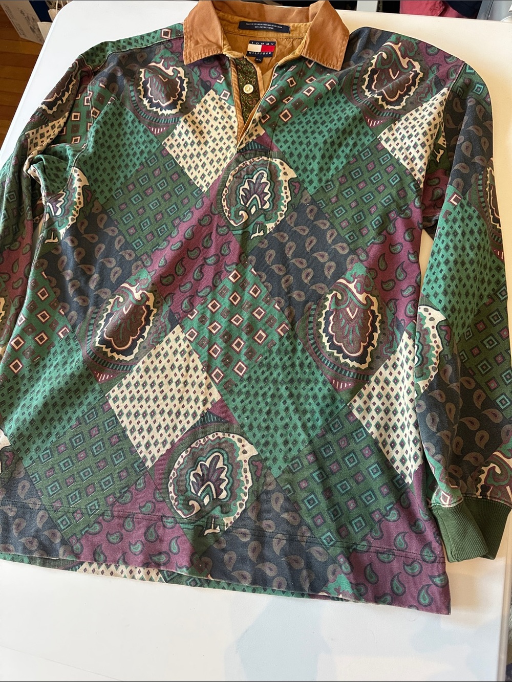 VINTAGE UNISEX Tommy Hilfiger Green Multi-Pattern Long Sleeve Polo.